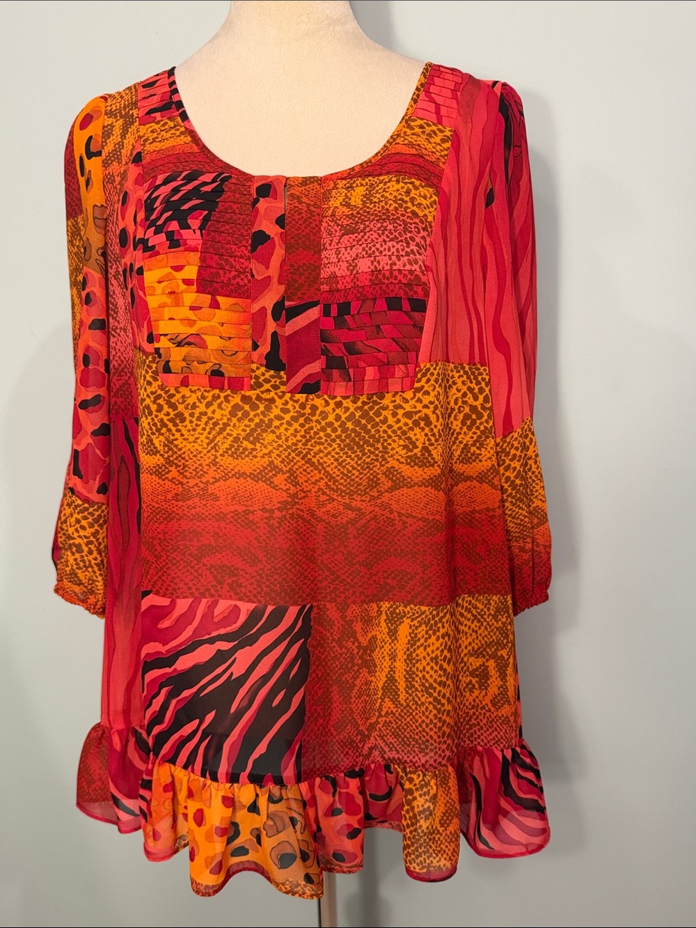 Peter Nygard Red & Orange animal Print Scoop Neck Blouse- Size L